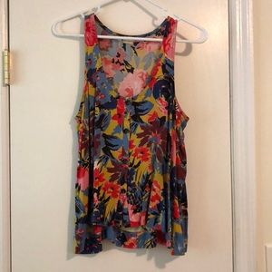 Fun, floral top, like new!
